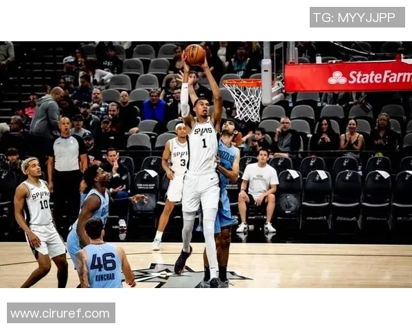 尚帕尼调侃文班亚马身高称他已达七尺五似乎又继续长高了